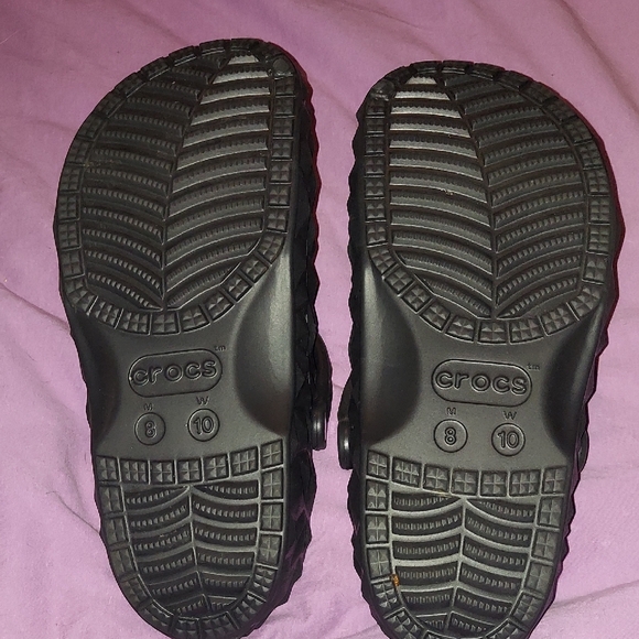 CROCS. Textured Fuzz-Lined Clogs - Picture 4 of 5